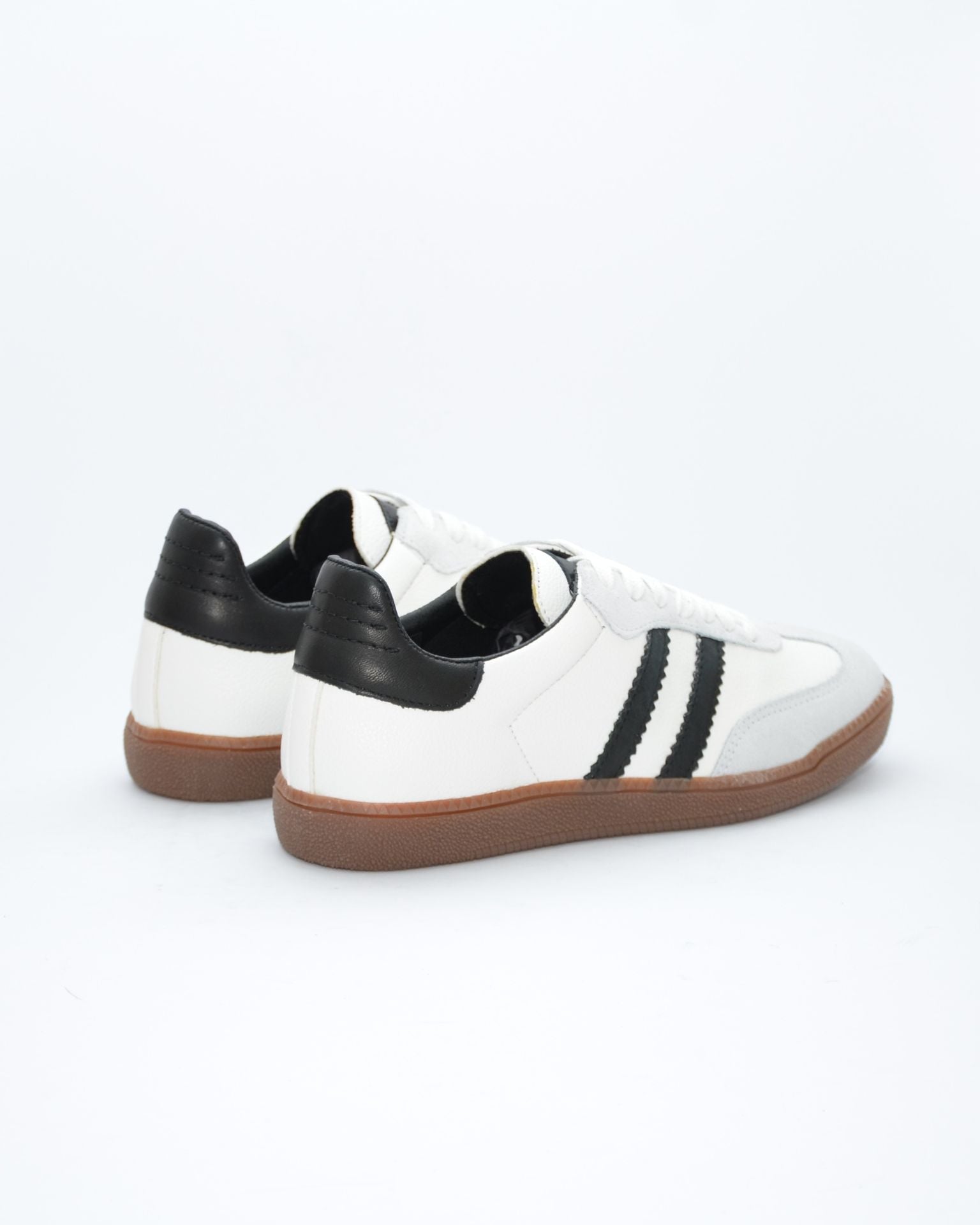 SNEAKER MUJER BLANCO TIRAS NEGRAS