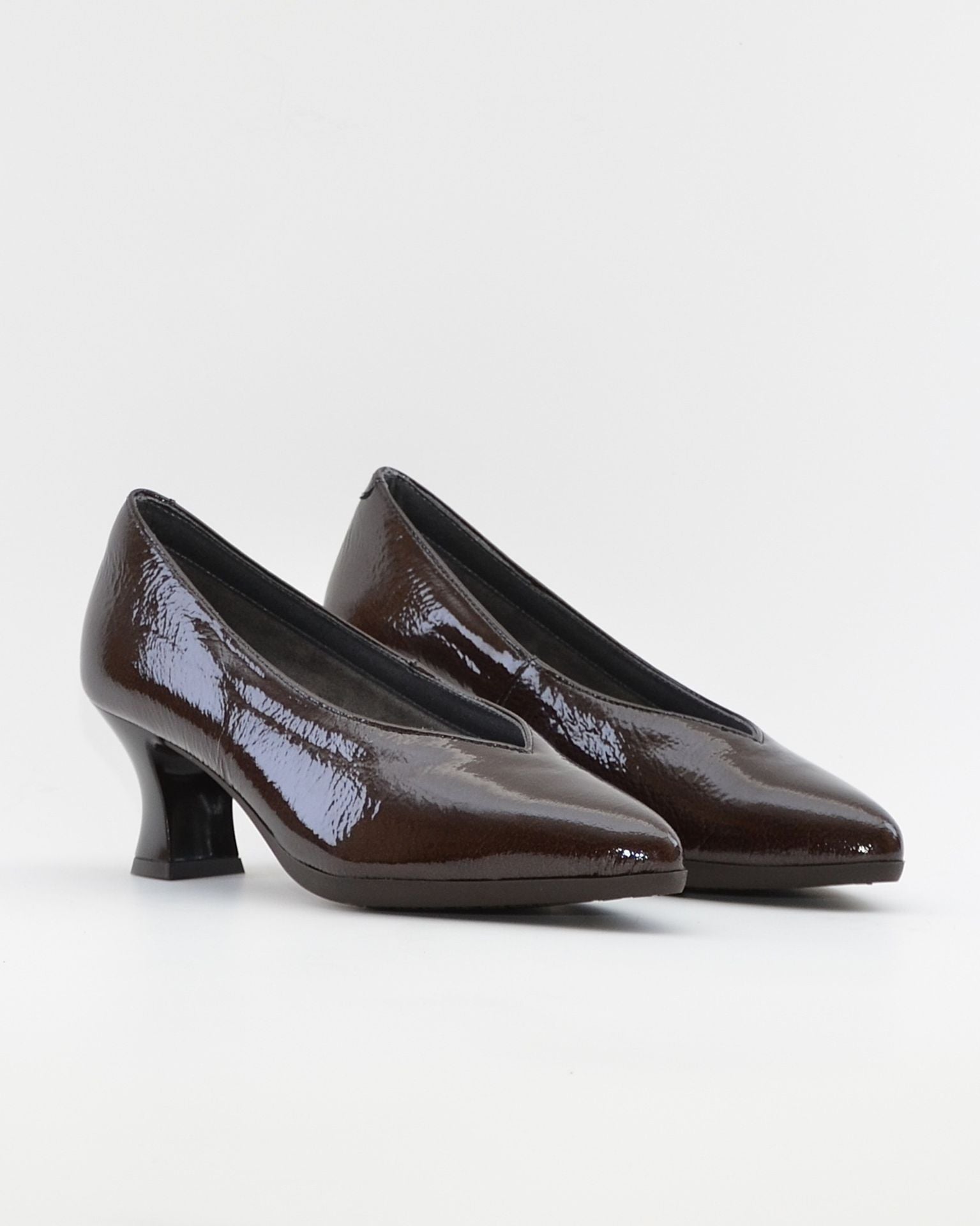 ZAPATO SALON MUJER PITILLOS CHAROL MARRÓN 11681