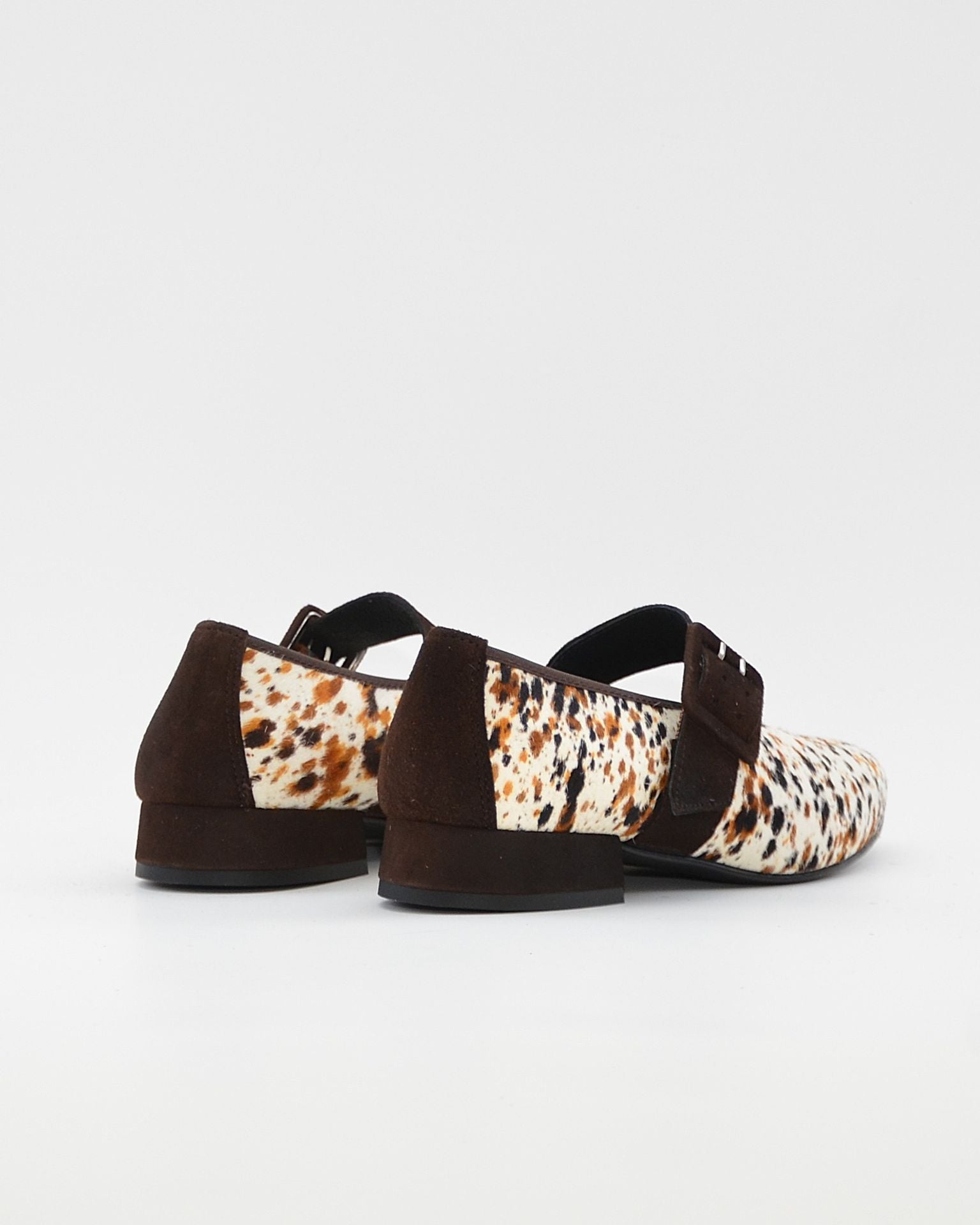 MERCEDITAS MUJER ANIMAL PRINT PONY ANTE MARRON CHOCOLATE CON CORREA Y HEBILLA LACOMBA PRALINE