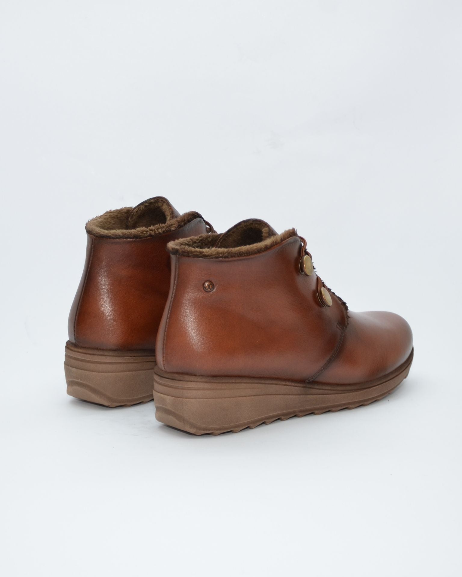 BOTINES DE MUJER CON CUÑA Y CIERRE DE ELASTICOS COLOR CUERO