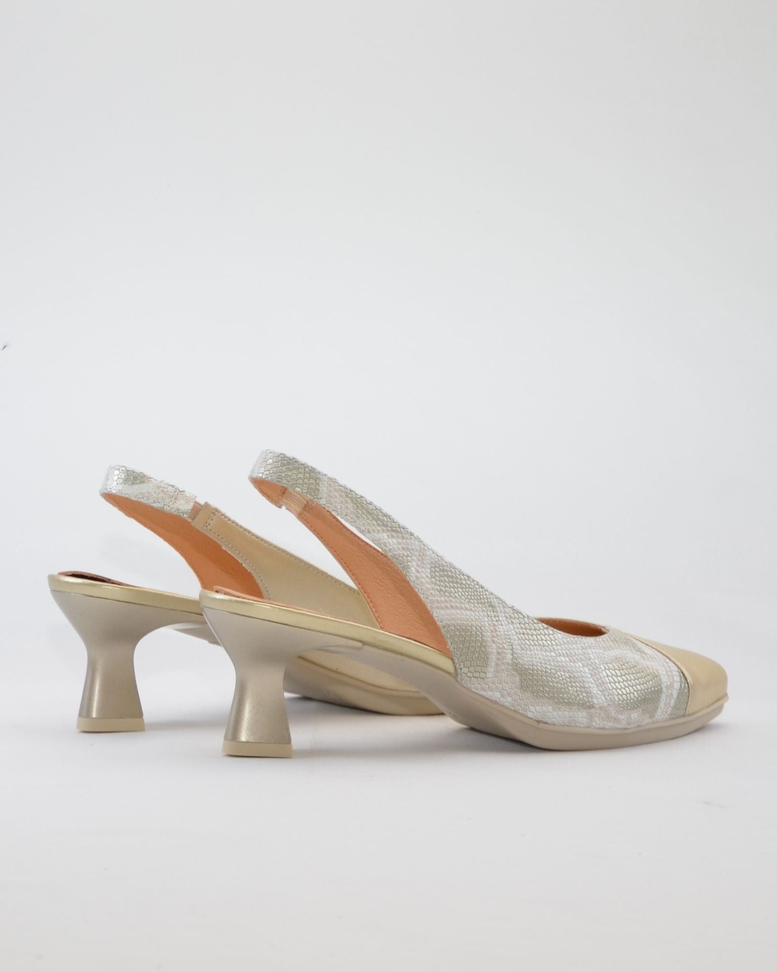 ZAPATO DE VESTIR MUJER DORADO TACON BAJO DESIREE MACA 8 ORO