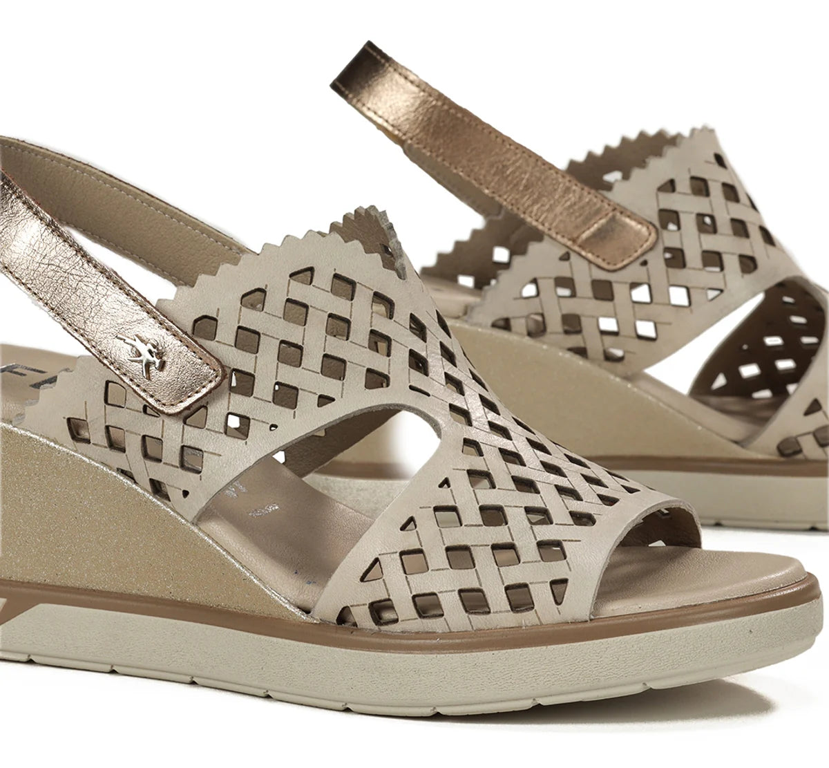 SANDALIA MUJER FLUCHOS COLOR BEIGE CON TIRA TRASERA METALIZADA SMASH F1972 RAW