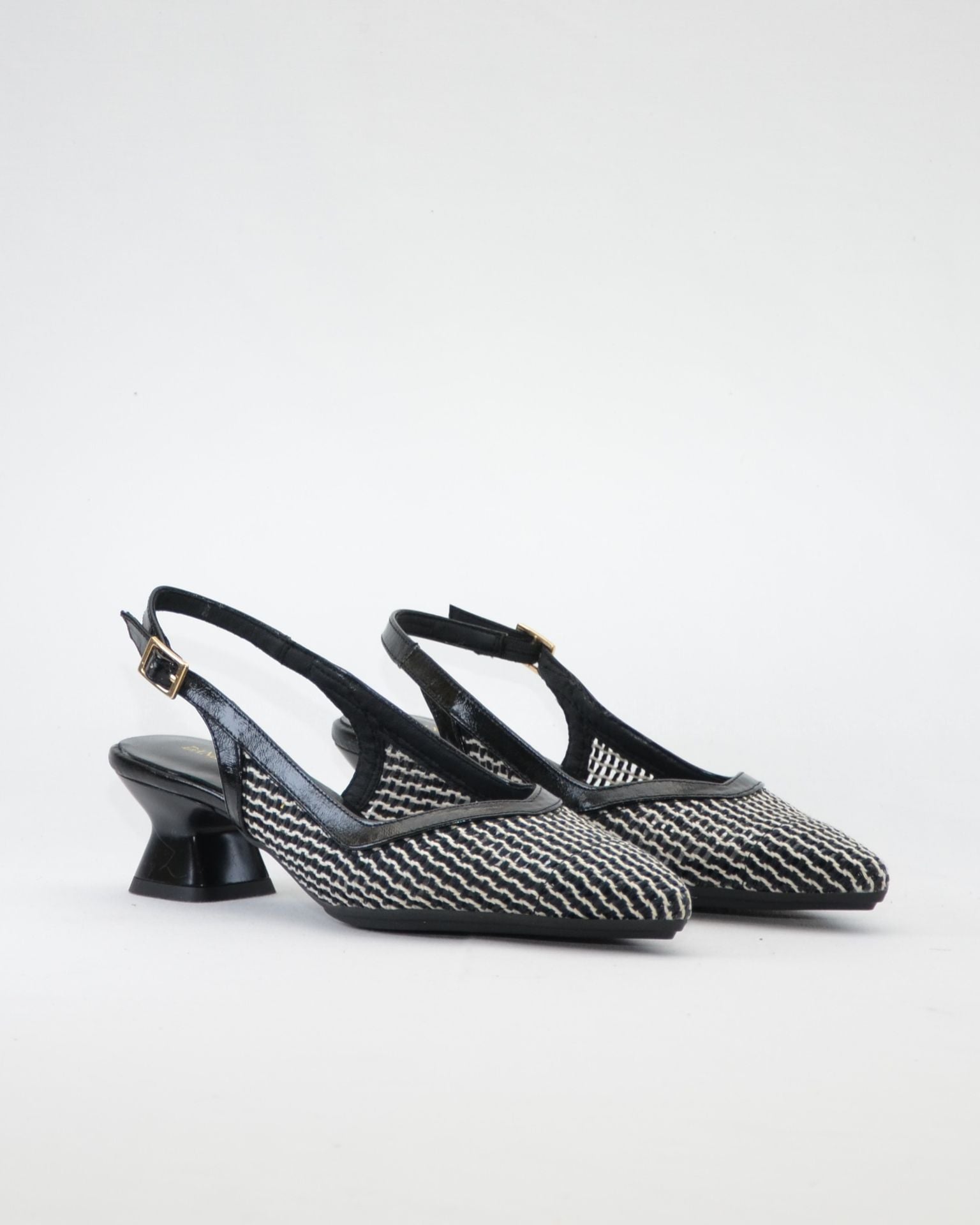 ZAPATO VESTIR MUJER DESTALONADO TACON BAJO DANIELA VEGA CON REJILLA NEGRO BLANCO