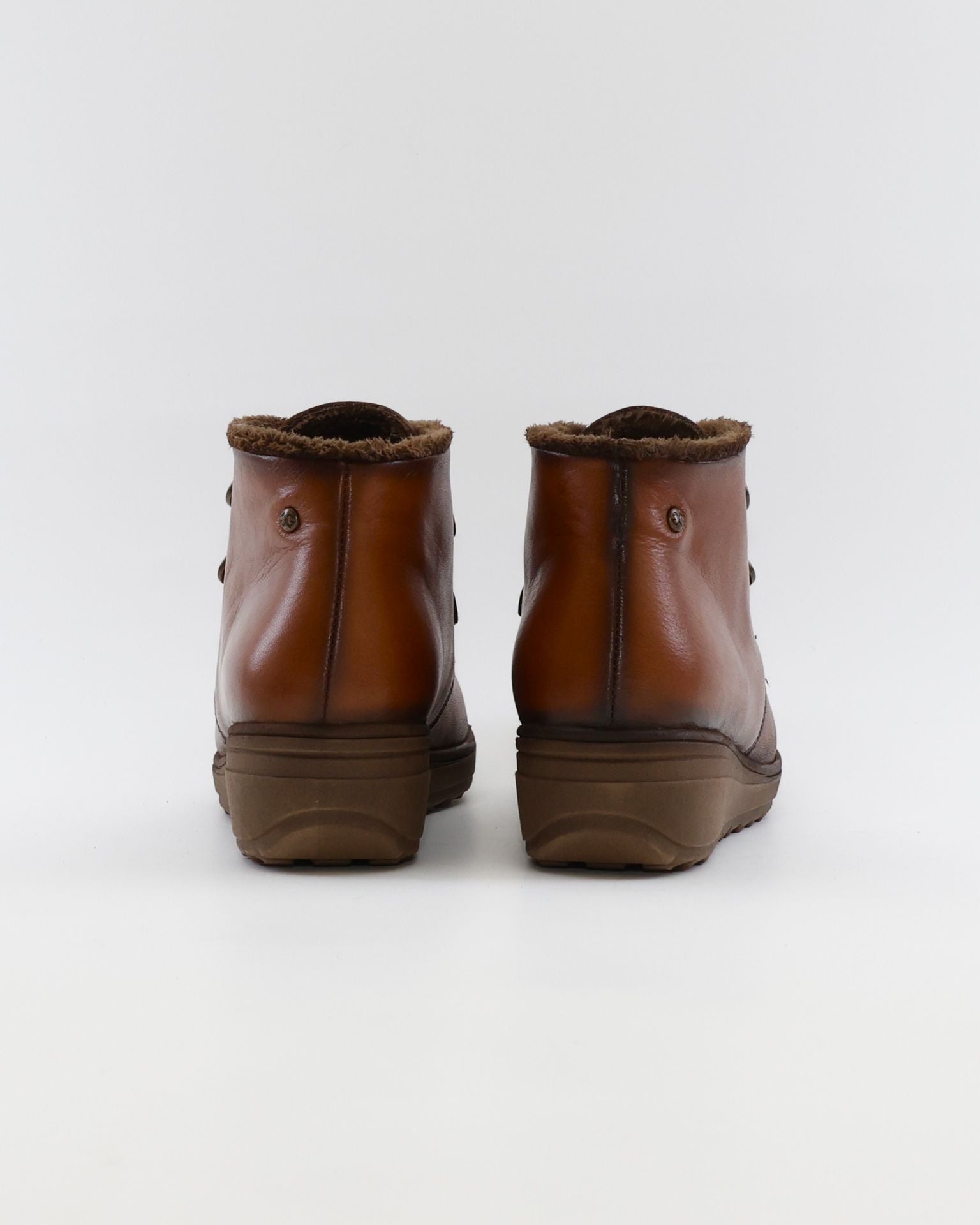 BOTINES DE MUJER CON CUÑA Y CIERRE DE ELASTICOS COLOR CUERO GIORDA 27660