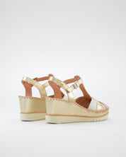 SANDALA DE CUÑA MUJER COLOR PLATINO TIRAS EN BEIGE NUDE PIKOLINOS W3Z-1836CLC1