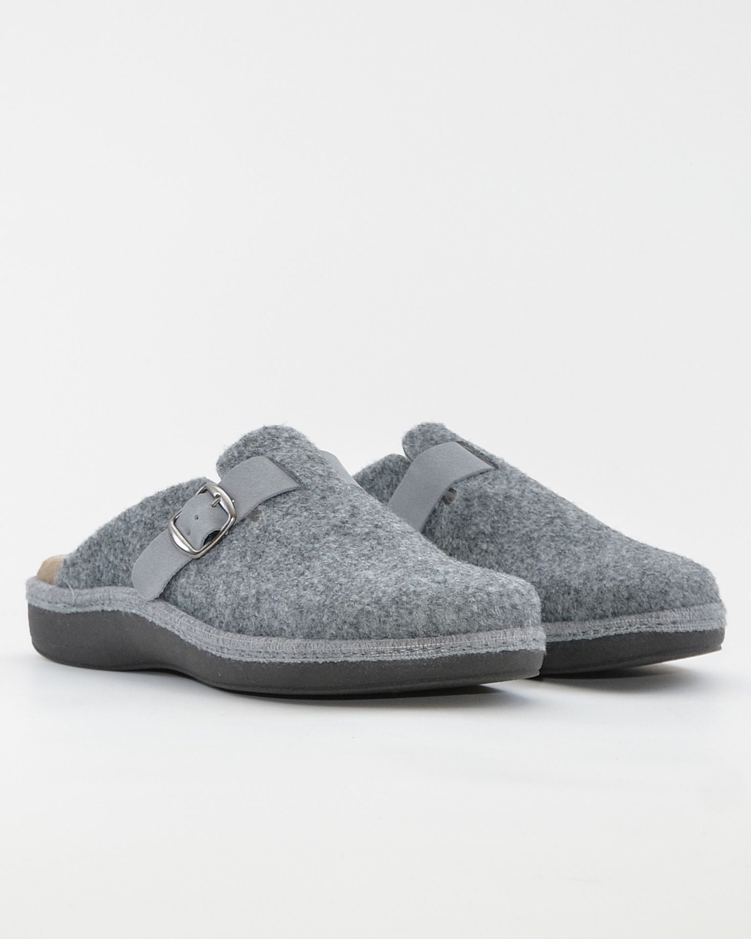 ZAPATILLAS DE CASA HOMBRE CON HEBILLA SALVI 41L-000 ELFO GRIS