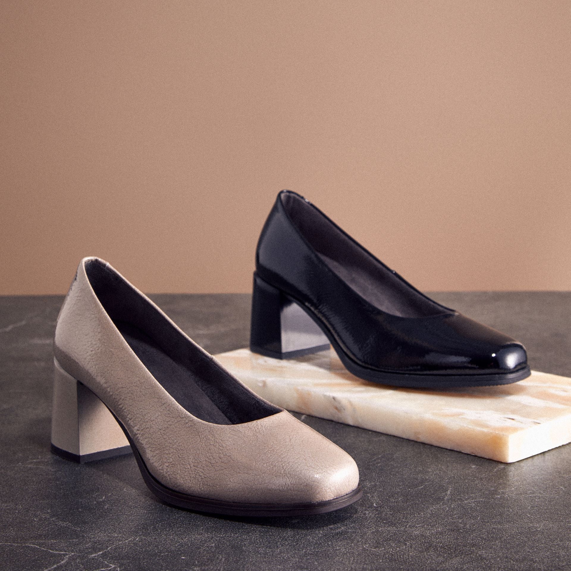 ZAPATO SALON CHAROL MARINO TACON CUADRADO 10830