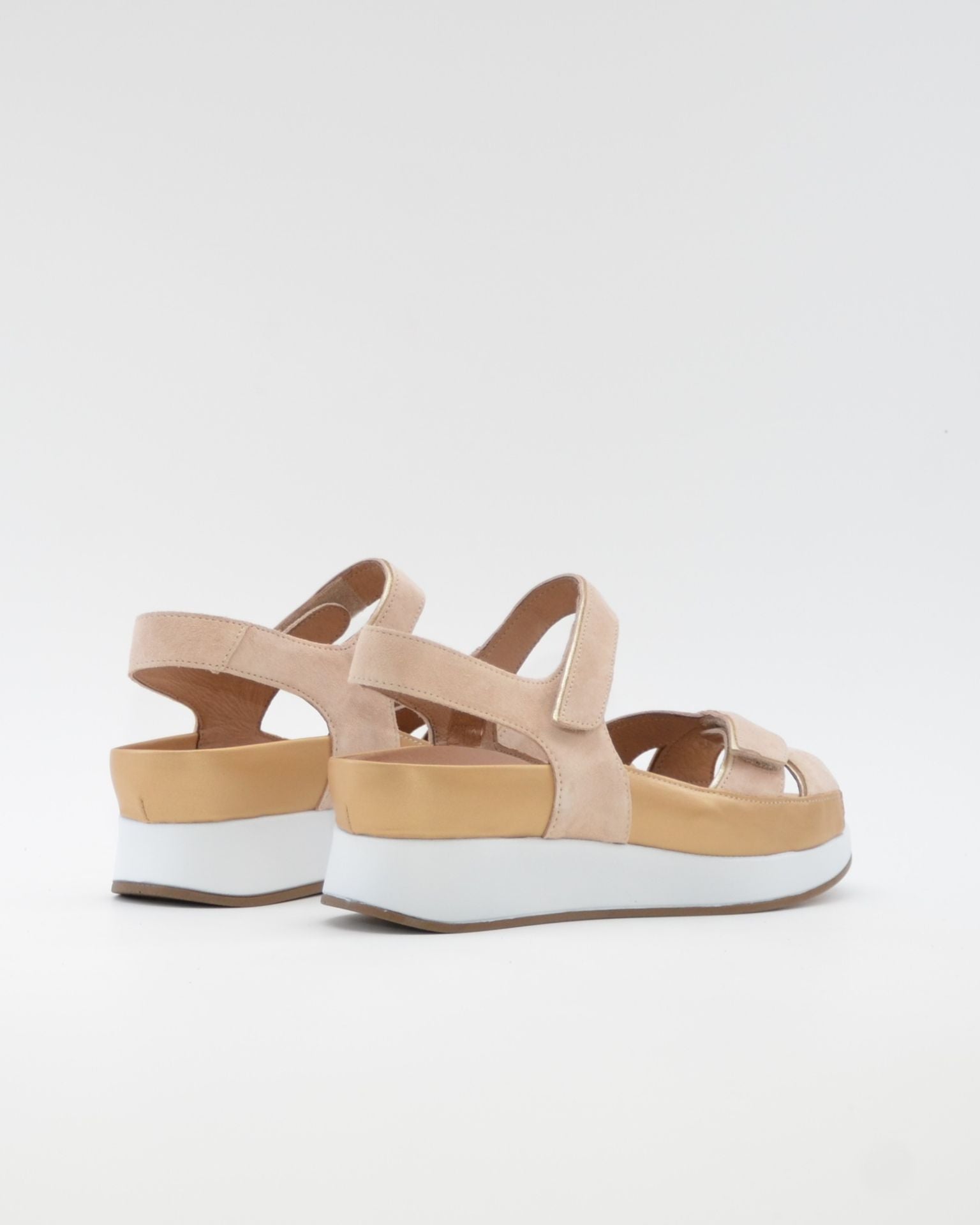 SANDALIA CRUZADA PLANTILLA EXTRAIBLE MUJER TRES VELCROS ANCHO ESPECIAL COLOR NUDE PIE SANTO 260381
