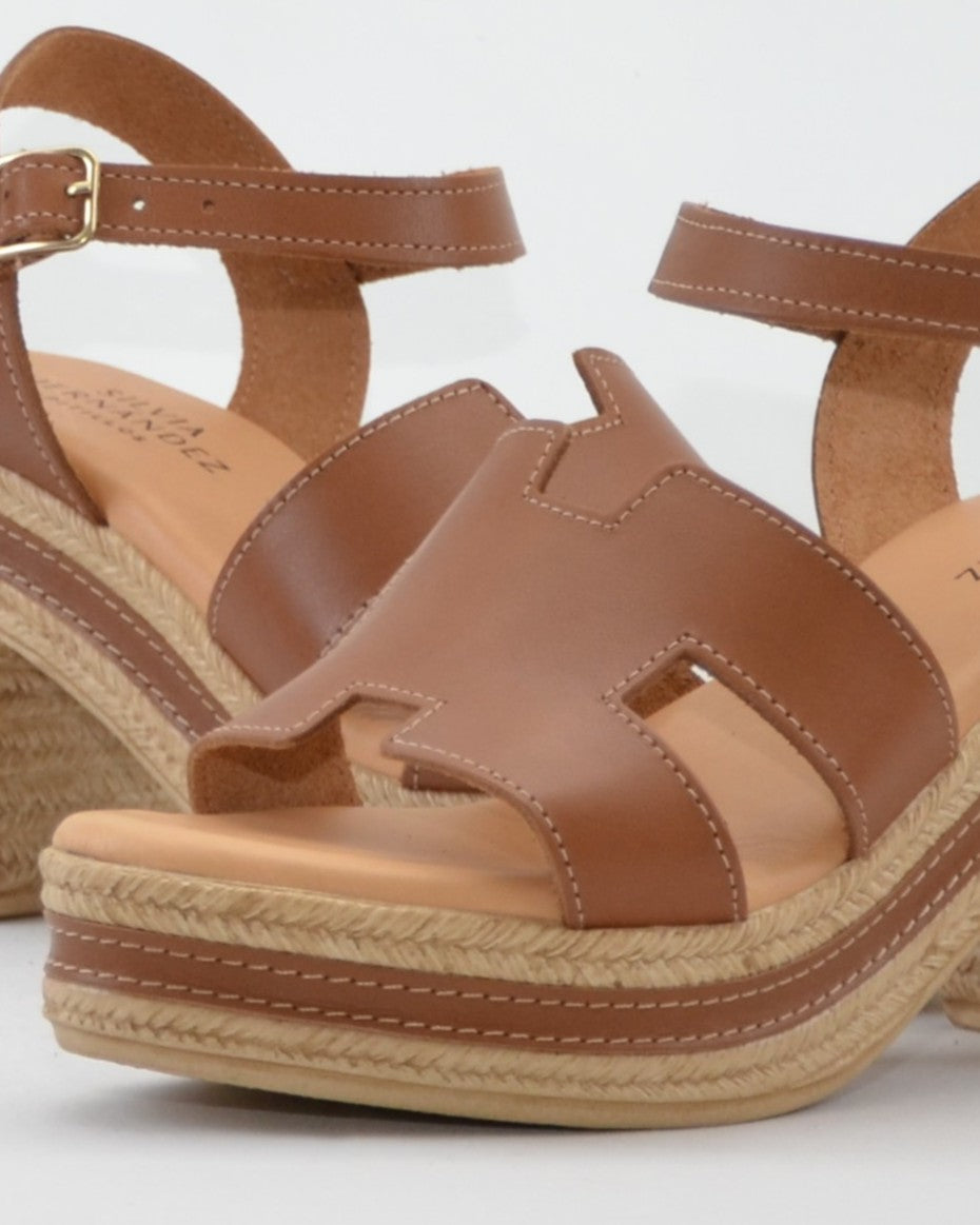 SANDALIA MUJER TACON Y PLATAFORMA COLOR CUERO PITILLOS 30211
