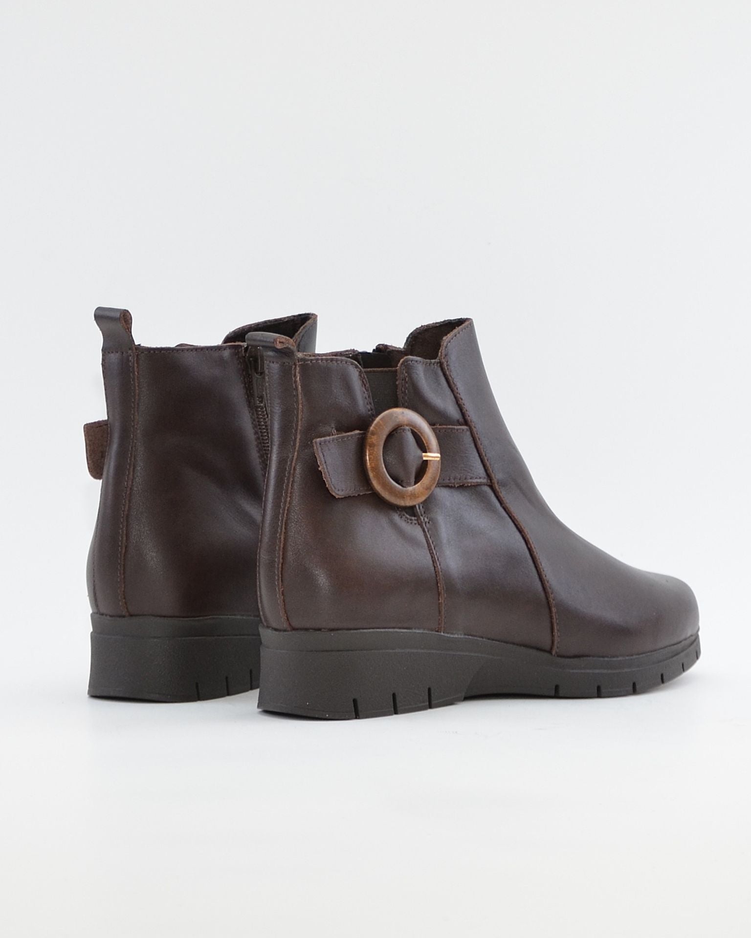 BOTINES DE MUJER CON CUÑA BAJA Y CREMALLERA COLOR MARRON CHOCOLATE VALERIAS 2910