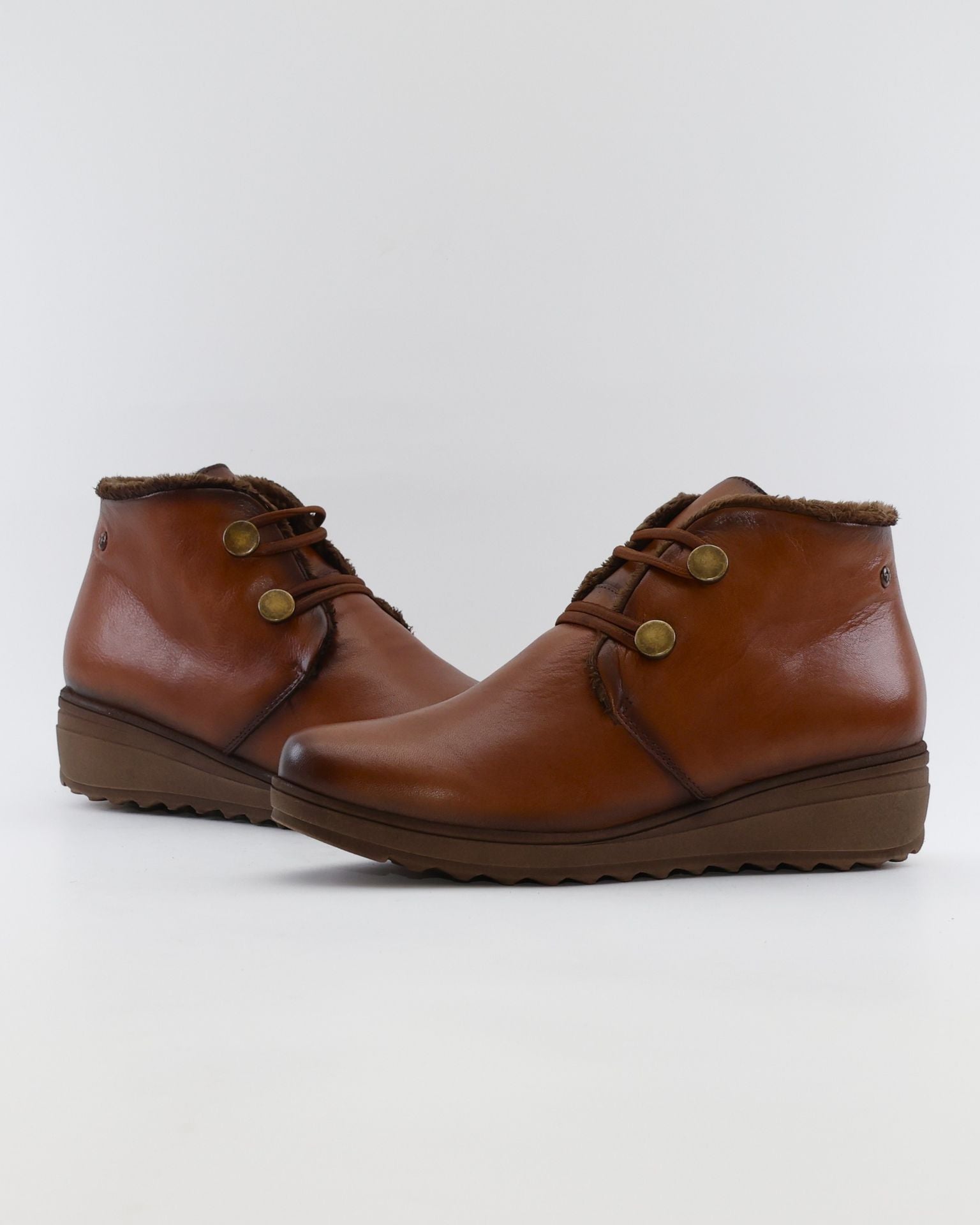 BOTINES DE MUJER CON CUÑA Y CIERRE DE ELASTICOS COLOR CUERO GIORDA 27660