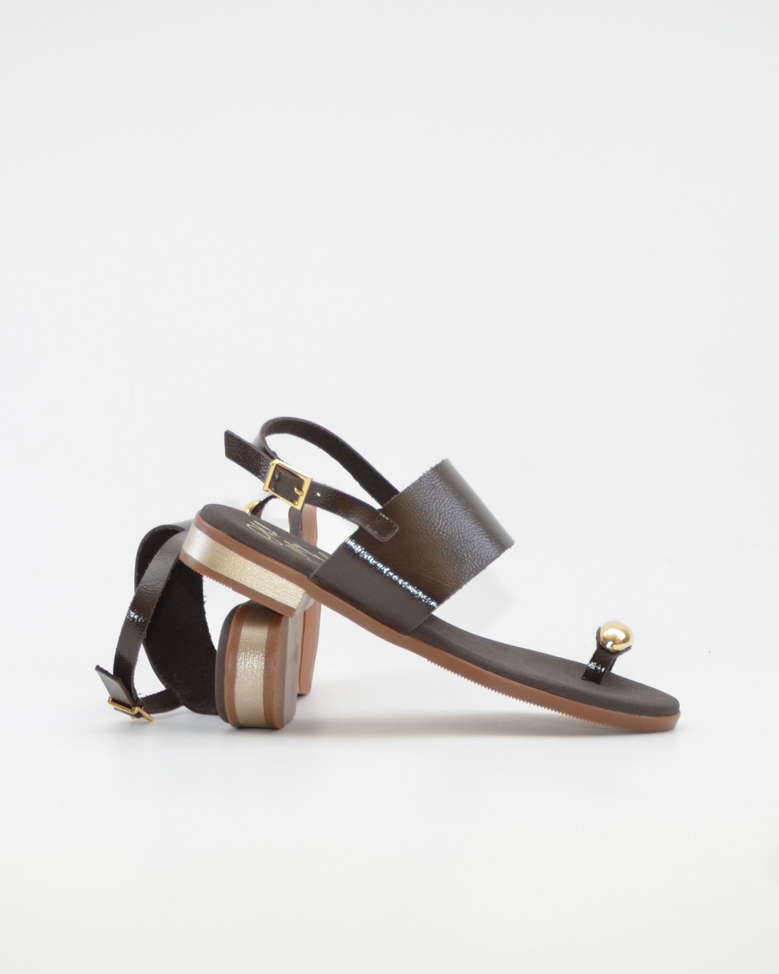 SANDALIA PLANA MUJER DEDO EN COLOR CHAROL MARRON PLANTA DE GEL OH MY SANDALS 5862