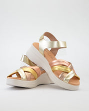 SANDALIA CUÑA METALIZADA TUBULAR PLANTA ACOLCHADA PITILLOS 11290 ORO