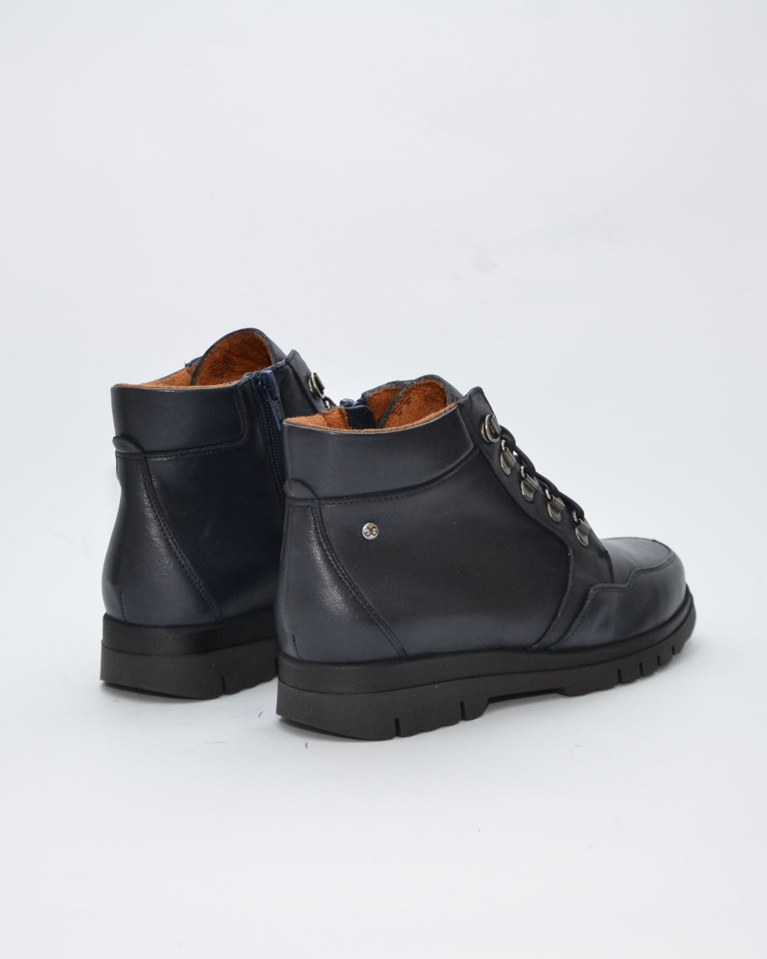 BOTINES DE MUJER EN COLOR AZUL MARINO PLANOS CON CORDONES