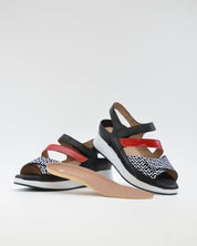 SANDALIA PLANTILLA EXTRAIBLE MUJER TRES VELCROS ANCHO ESPECIAL COLOR NEGRO Y ROJO PIE SANTO 260423