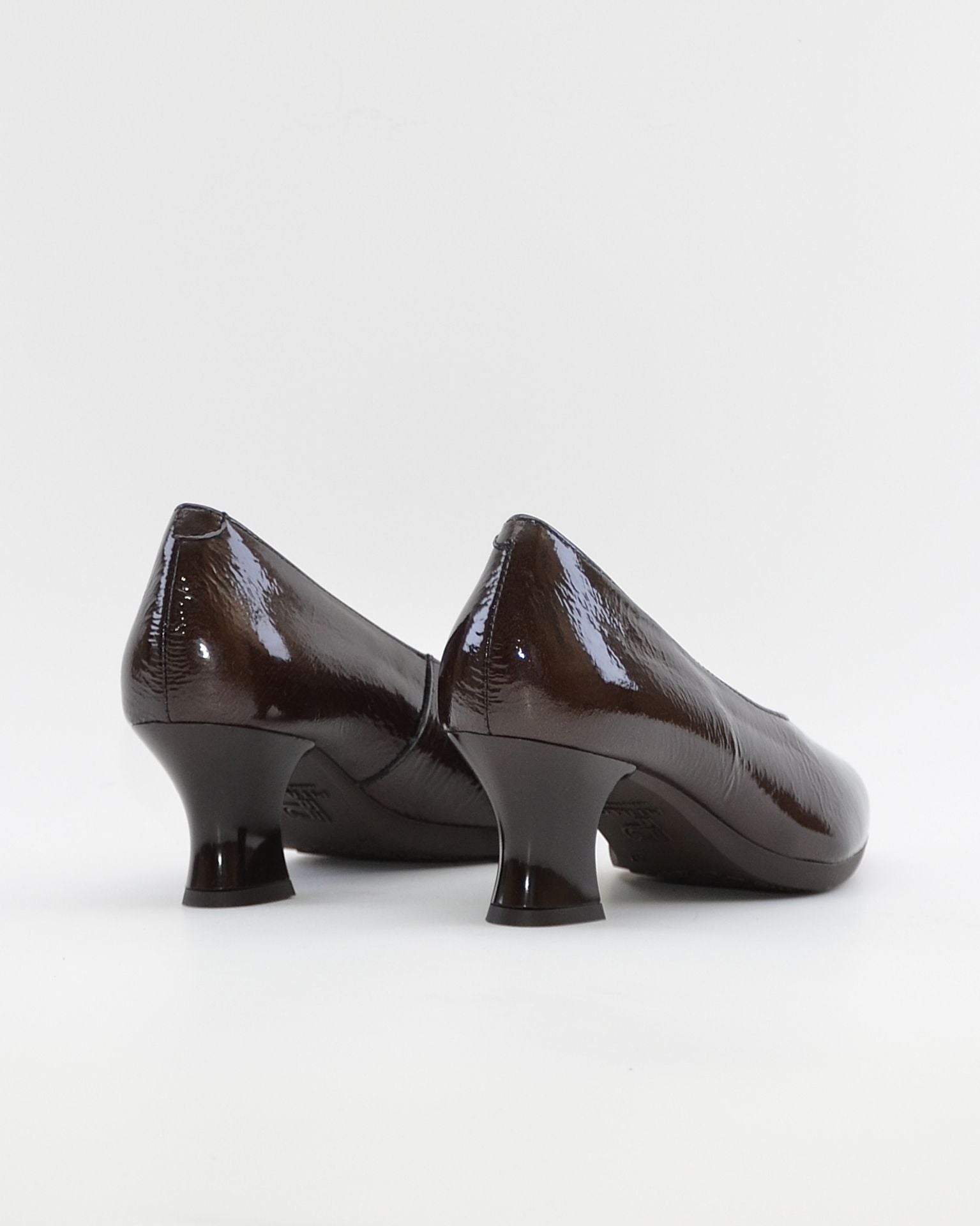 ZAPATO SALON MUJER PITILLOS CHAROL MARRÓN 11681