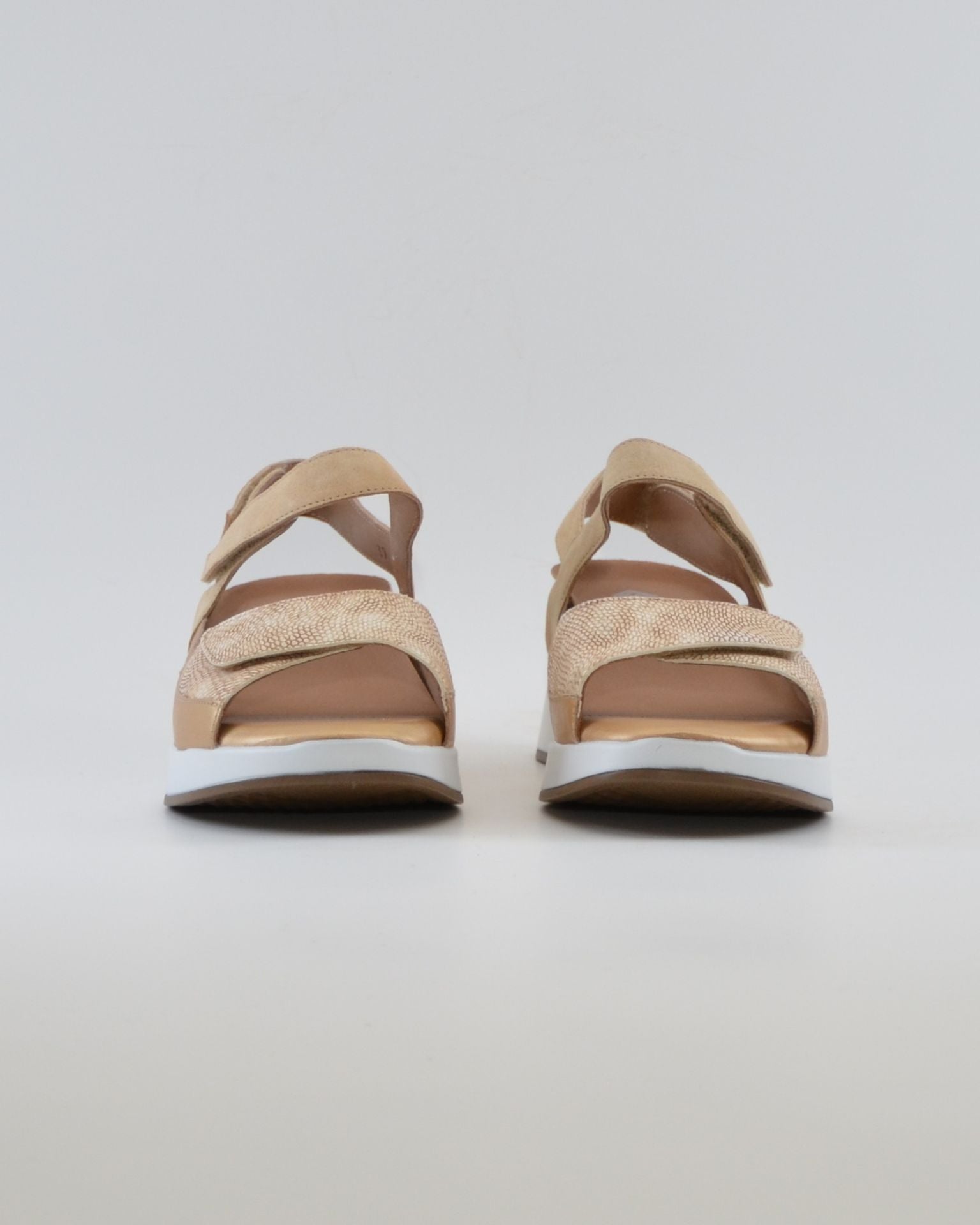 SANDALIA PLANTILLA EXTRAIBLE MUJER TRES VELCROS ANCHO ESPECIAL COLOR SAND PIE SANTO 260422