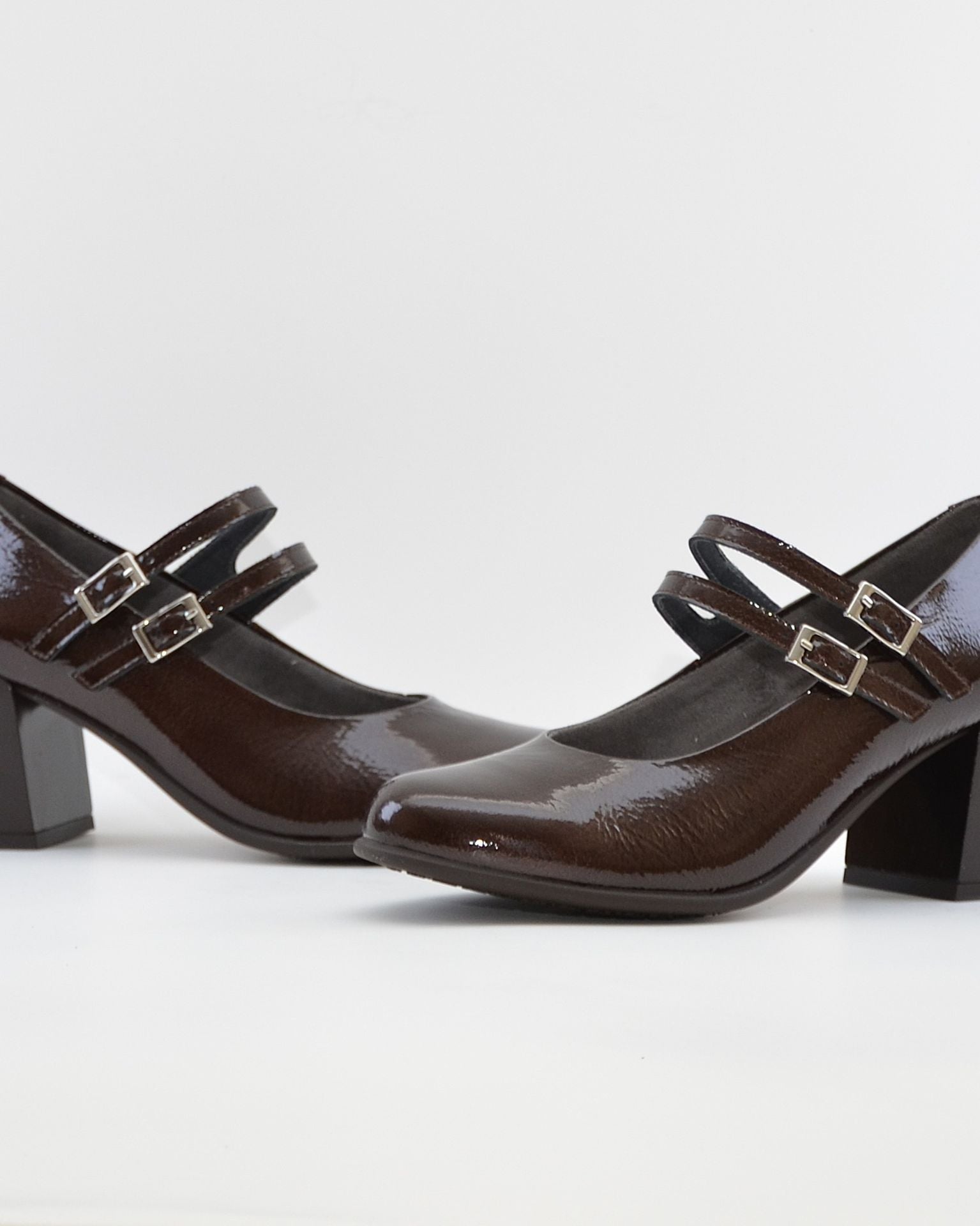 ZAPATO SALON MUJER CON PULSERA CHAROL MARRÓN CHOCOLATE PITILLOS 11651