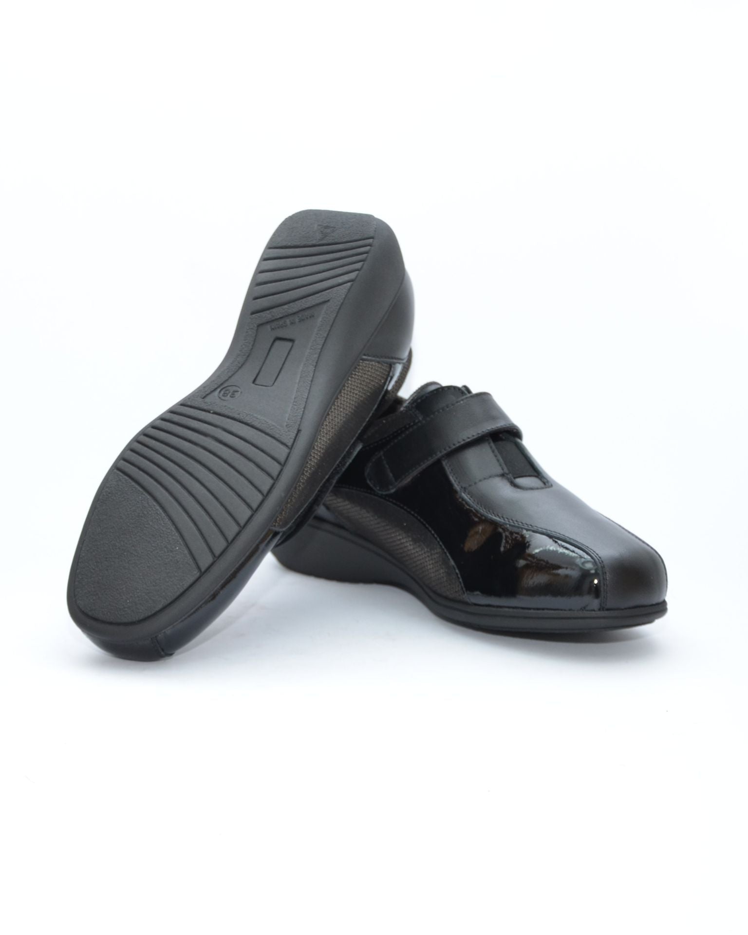 ZAPATO MUJER ANCHO ESPECIAL PLANTILLA EXTRAIBLE CHAROL NEGRO