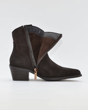 BOTIN MUJER COWBOY SERRAJE MARRÓN CHOCOLATE CON BORDADO CARMELA 164390