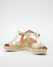 SANDALA DE CUÑA MUJER COLOR PLATINO TIRAS EN BEIGE NUDE PIKOLINOS W3Z-1836CLC1