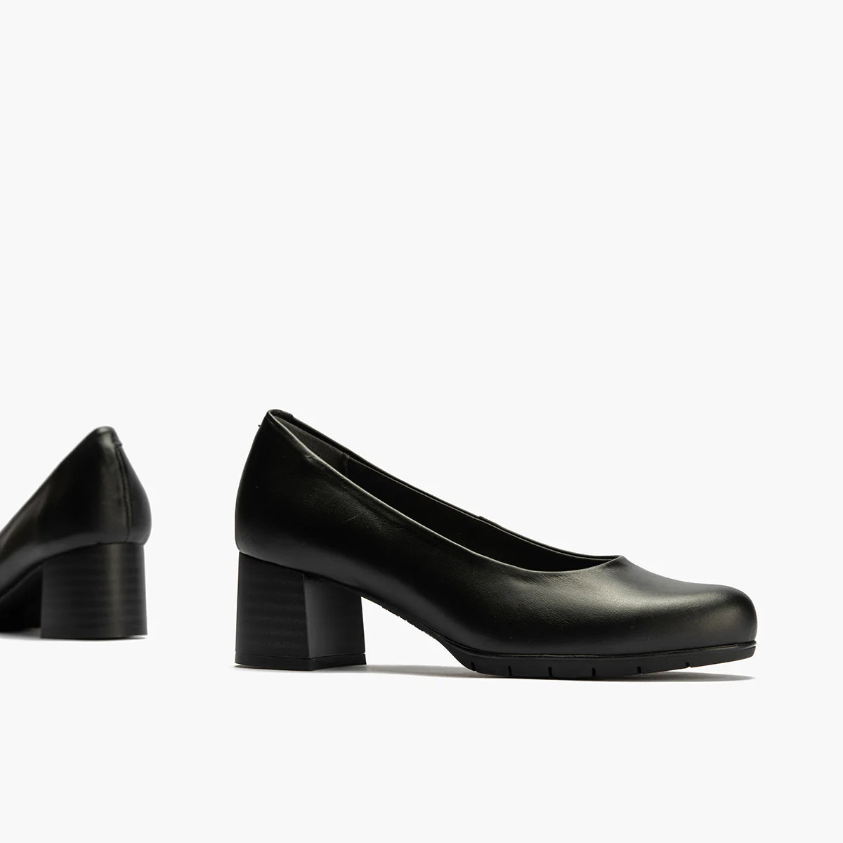 ZAPATO SALON NEGRO TACON BAJO 101