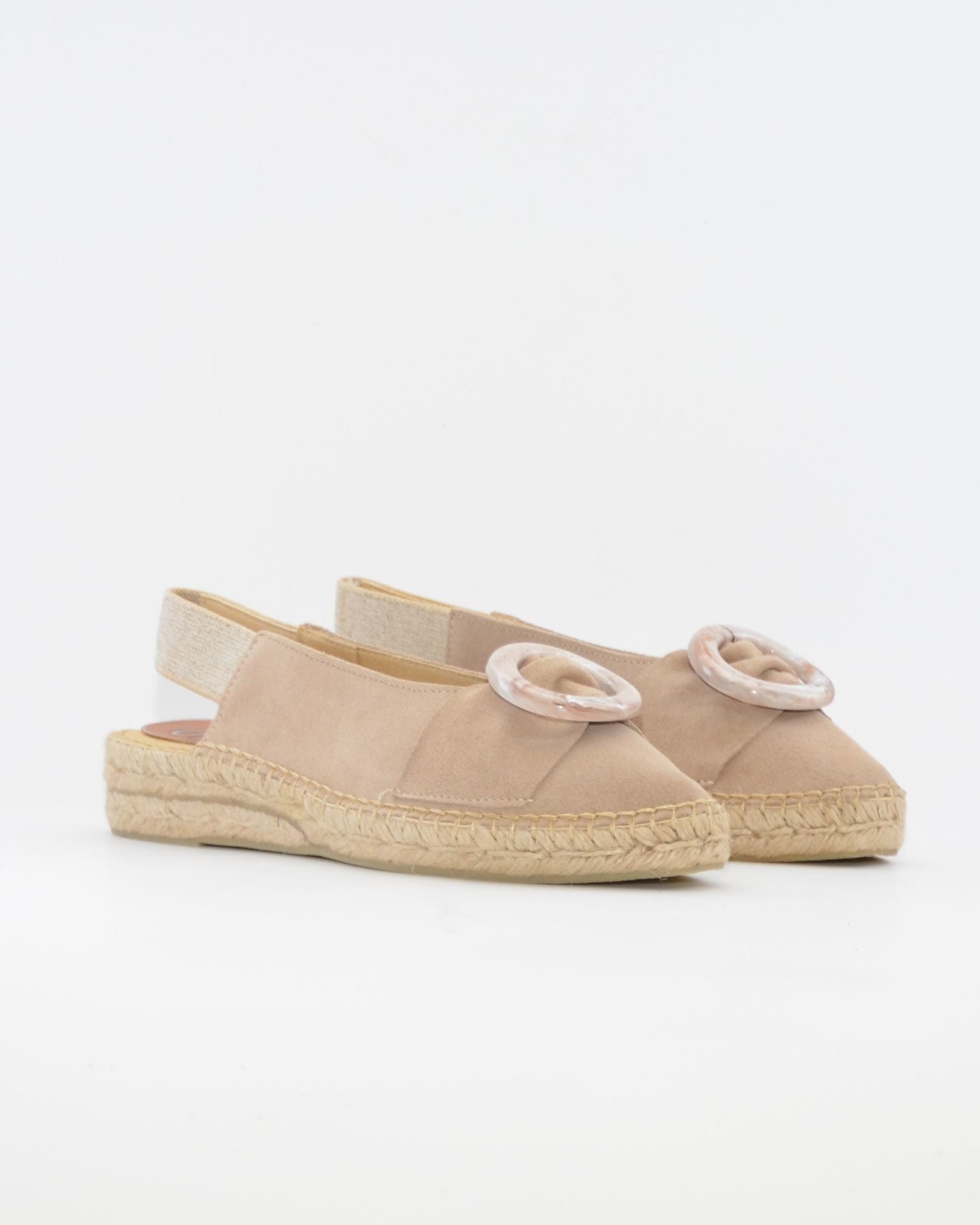 ALPARGATA DESTALONADA SALVI COLOR BEIGE ADORNO BOTON CAREY
