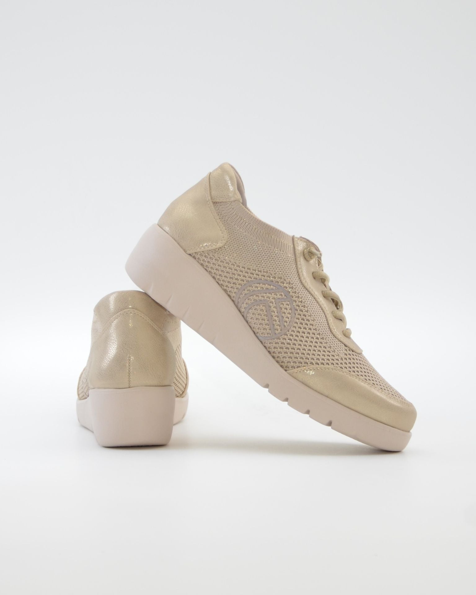 ZAPATO DE CORTE DEPORTIVO MUJER CON CUÑA Y CORDON ELASTICO TREINTAS L4569 BEIGE