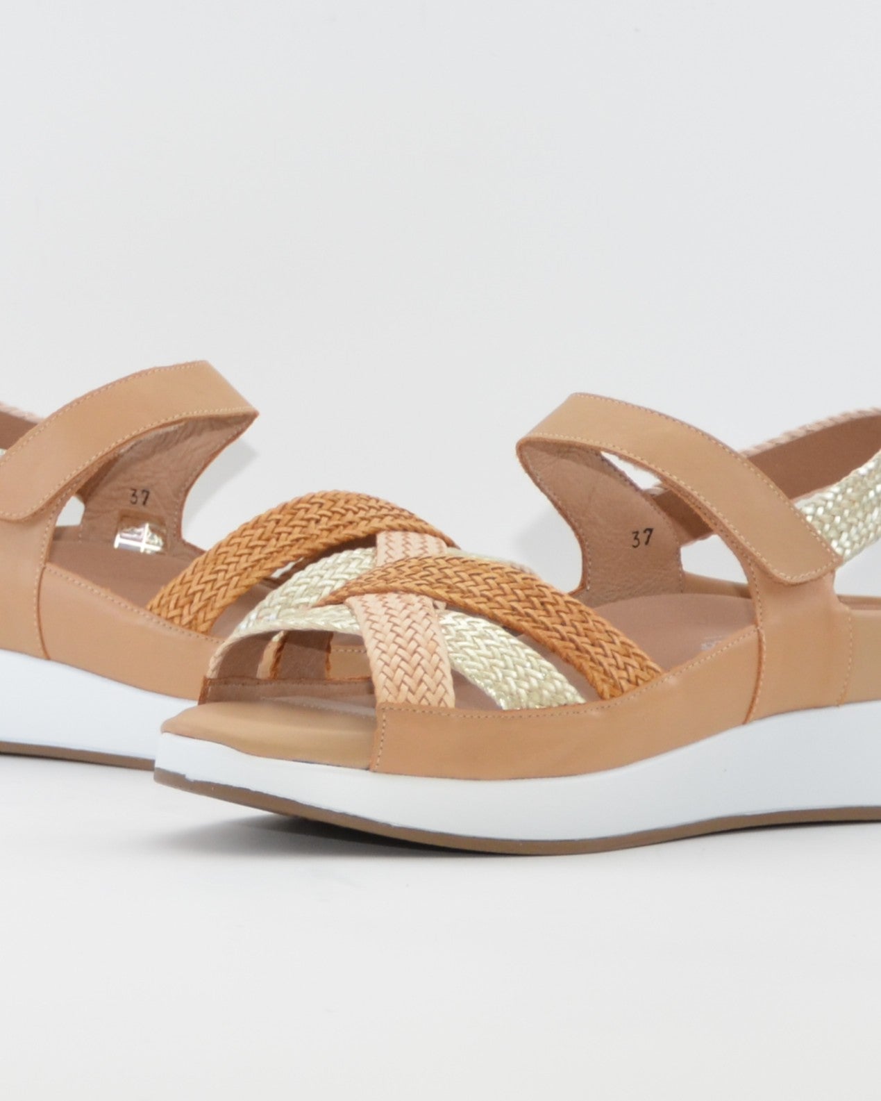 SANDALIA TRENZADA PLANTILLA EXTRAIBLE MUJER  ANCHO ESPECIAL COLOR MULTI MIEL PIE SANTO 260425