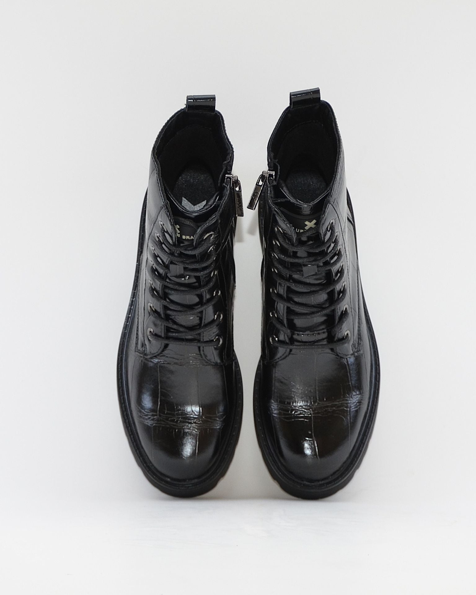 BOTA TIPO MILITAR CON PLATAFORMA XTI 146248 COCO NEGRO