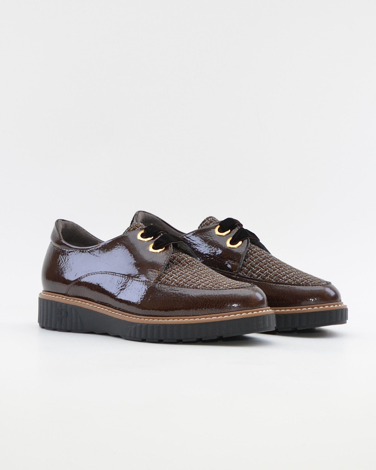 ZAPATO CASUAL MUJER PITILLOS CORDON PLANTILLA EXTRAIBLE 11555 CHAROL MARRÓN