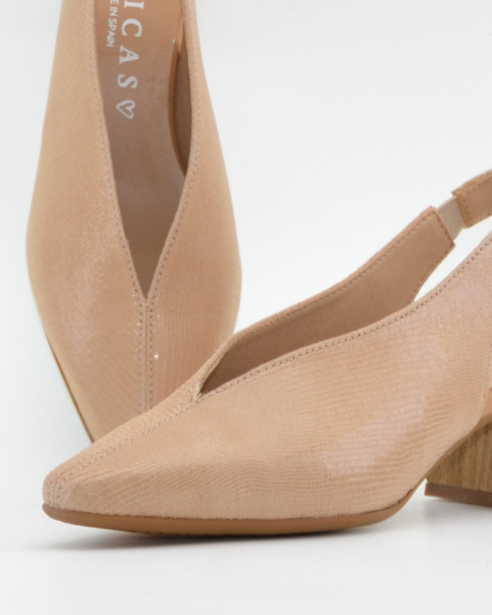 ZAPATO DESTALONADO CON TACON MEDIO ANCHO ESPECIAL COLOR BEIGE