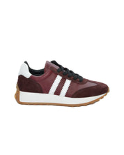 SNEAKER MUJER BURDEOS TIRAS BLANCAS
