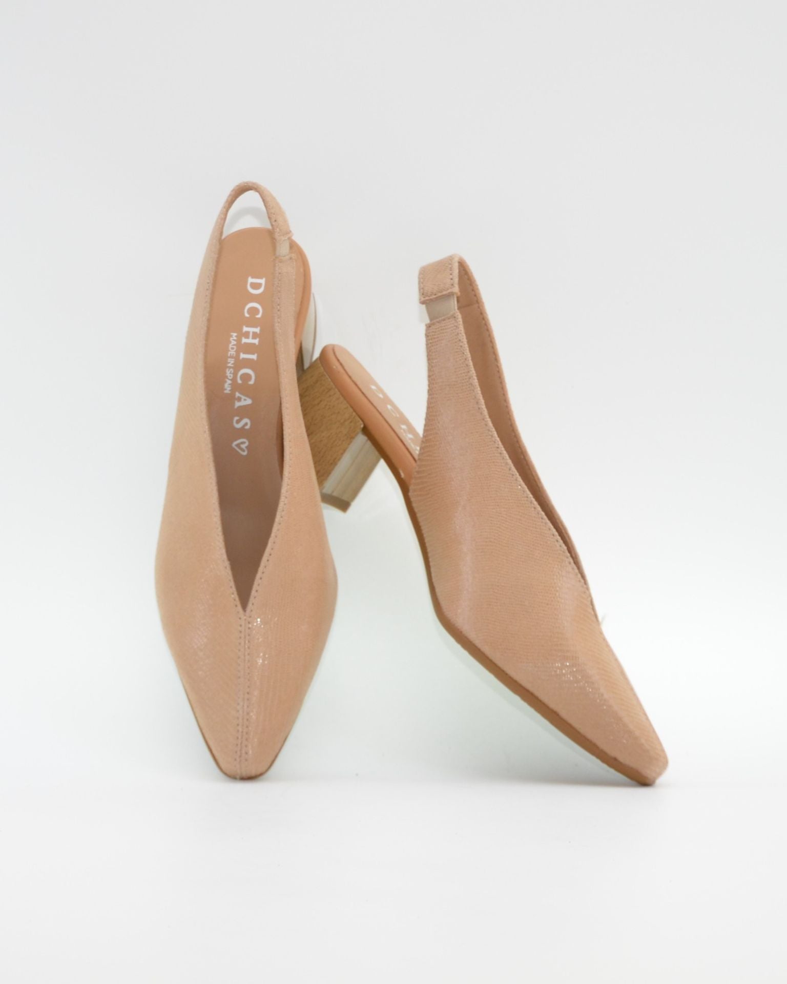 ZAPATO DESTALONADO CON TACON MEDIO ANCHO ESPECIAL COLOR BEIGE