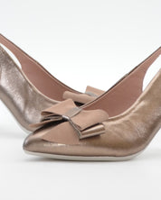 ZAPATO SALON DESTALONADO ADORNO LAZO PITILLOS 11191 BRONCE