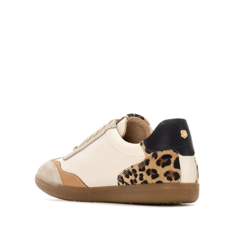 Zapatilla de mujer Blanco plano Carmela 16264001