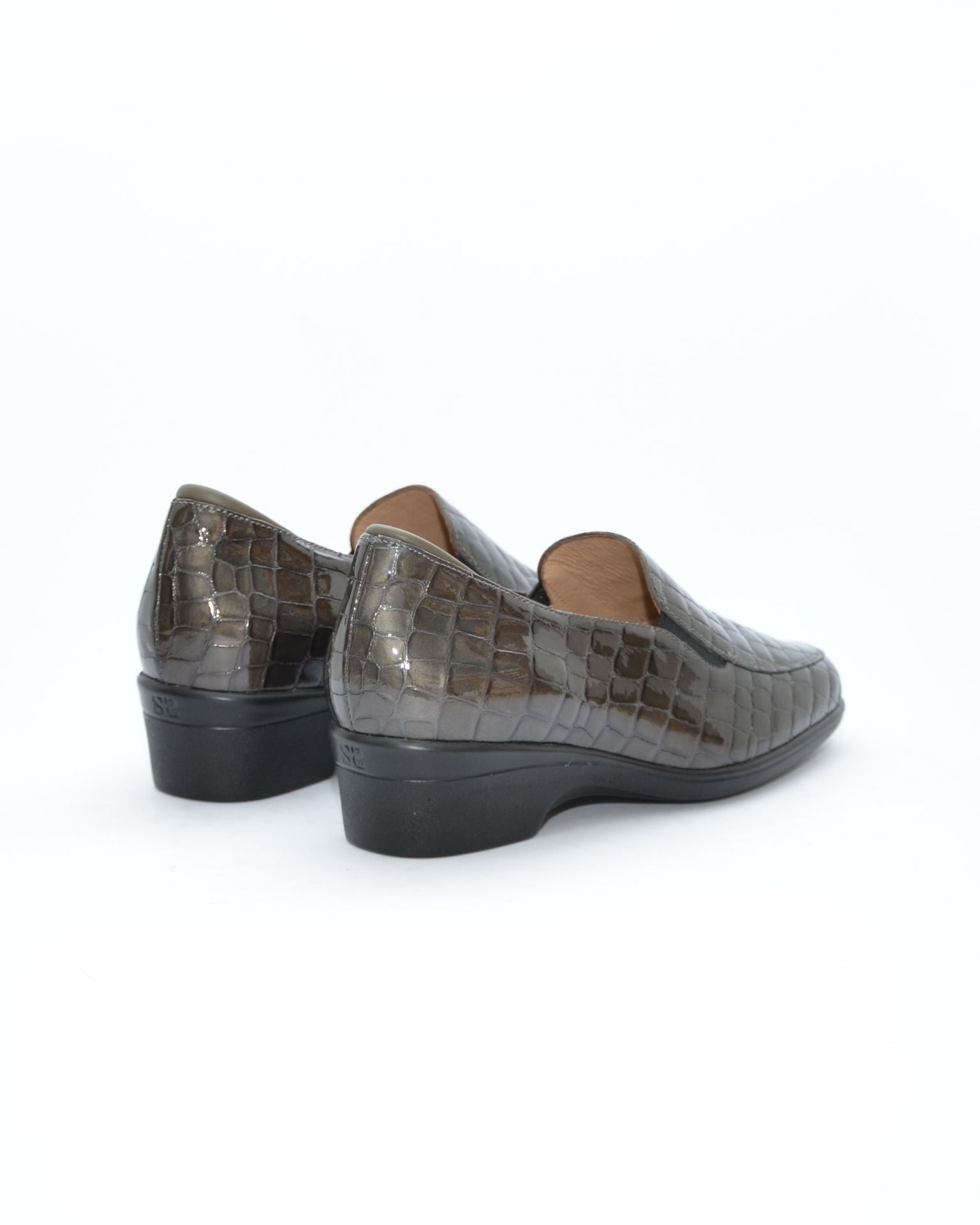 ZAPATO ANCHO ESPECIAL CHAROL COCO GRIS PLANTILLA EXTRAIBLE 255610-04