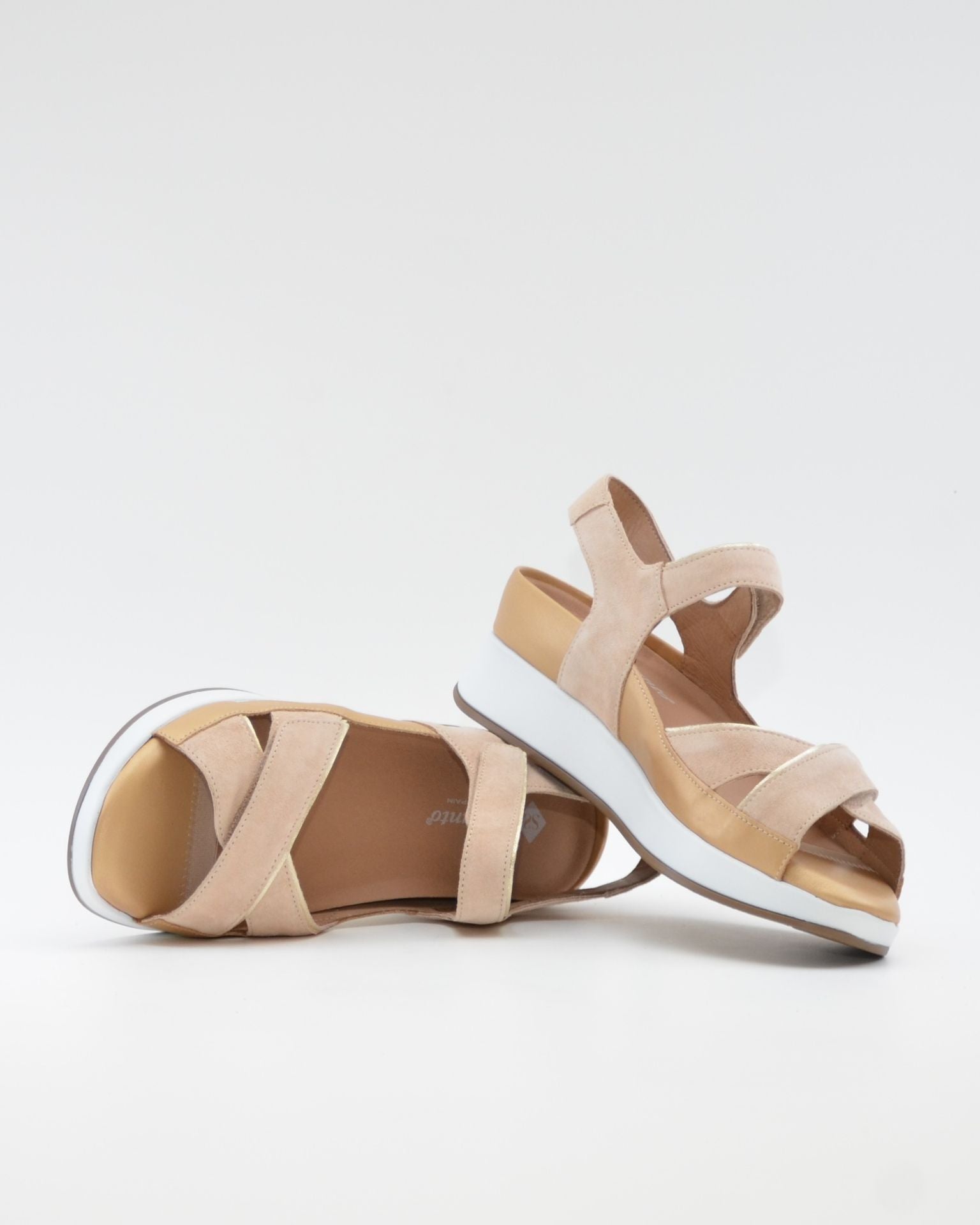 SANDALIA CRUZADA PLANTILLA EXTRAIBLE MUJER TRES VELCROS ANCHO ESPECIAL COLOR NUDE PIE SANTO 260381