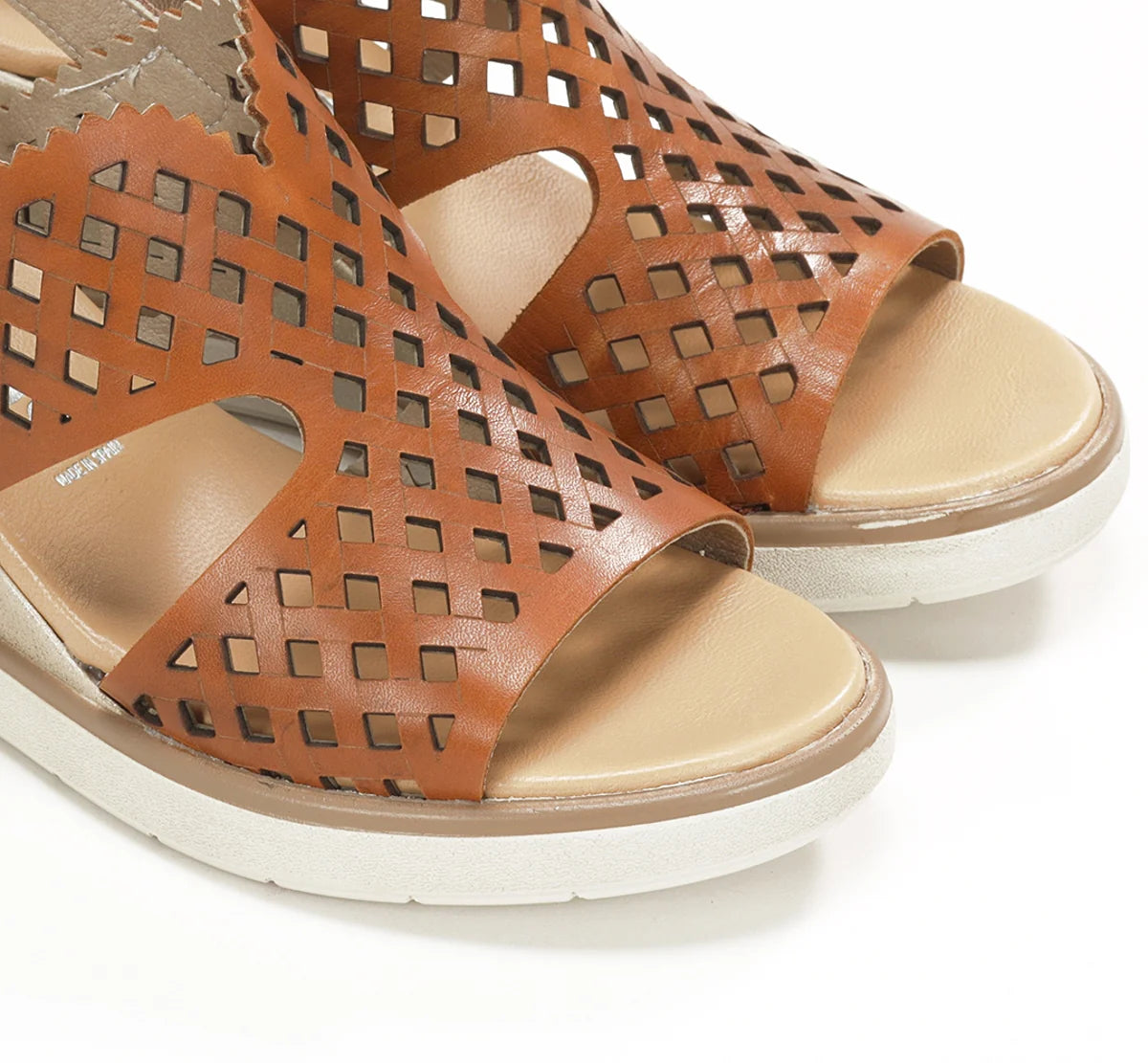 SANDALIA MUJER FLUCHOS COLOR CUERO CON TIRA TRASERA METALIZADA SMASH F1972