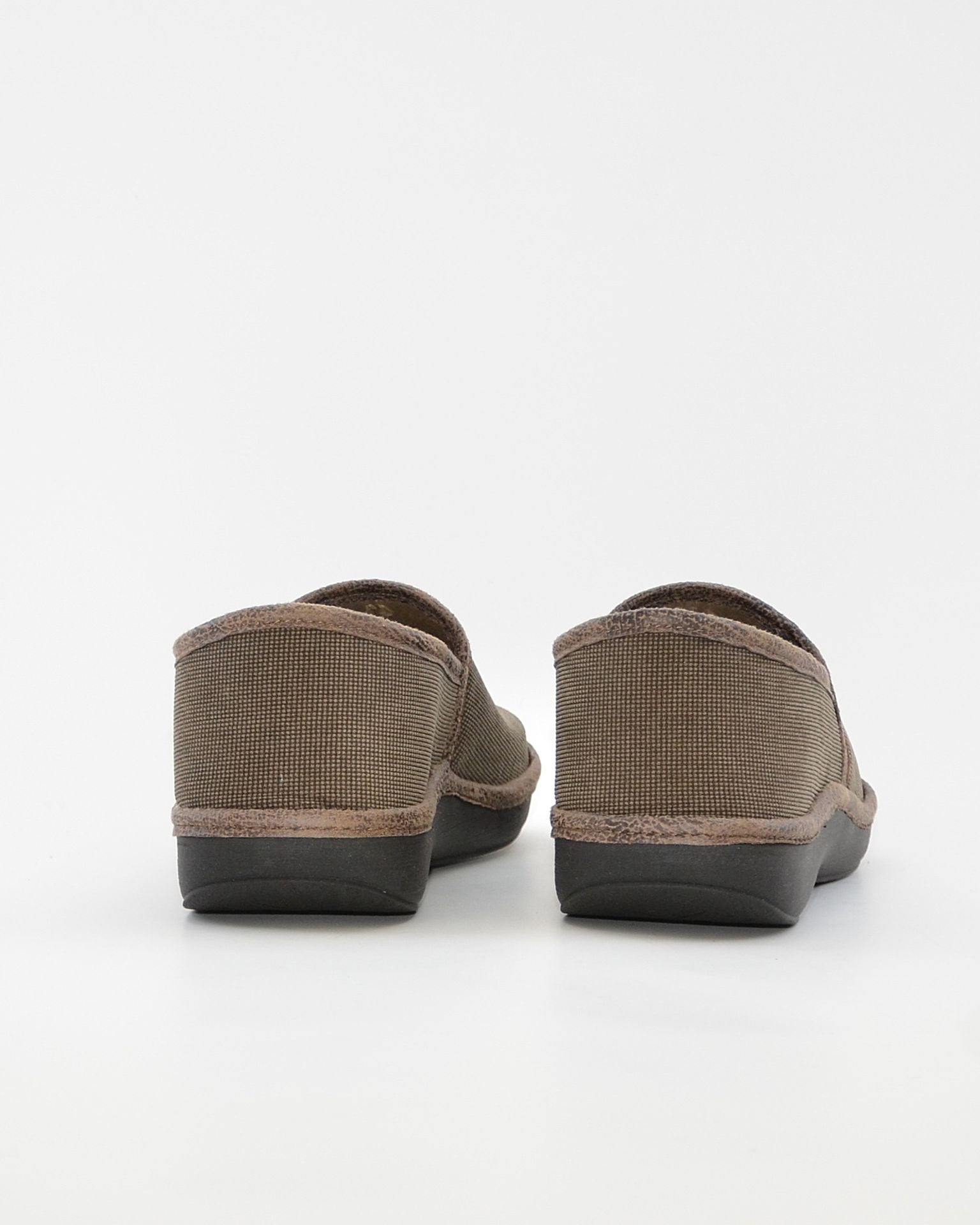 ZAPATILLAS DE CASA CERRADA HOMBRE SALVI 08D-244 TRIANA TOSTADO TRIDENTE
