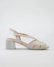 SANDALIA VESTIR TACON CUADRADO COLOR NUDE ADORNO DORADO PITILLOS 11215