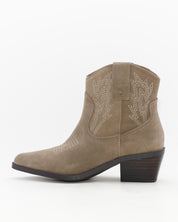 BOTIN MUJER COWBOY SERRAJE TAUPE CON BORDADO CARMELA 164390