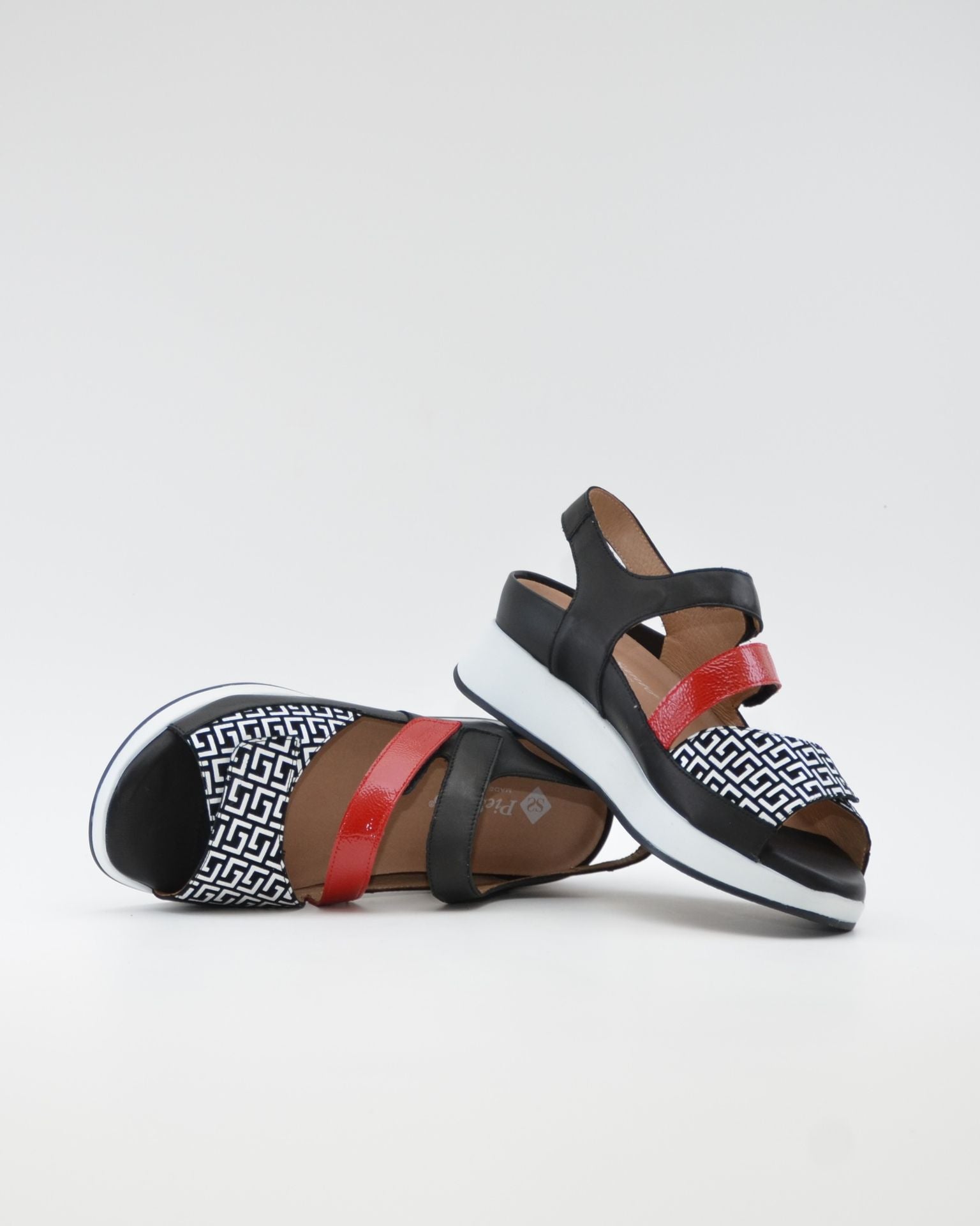 SANDALIA PLANTILLA EXTRAIBLE MUJER TRES VELCROS ANCHO ESPECIAL COLOR NEGRO Y ROJO PIE SANTO 260423