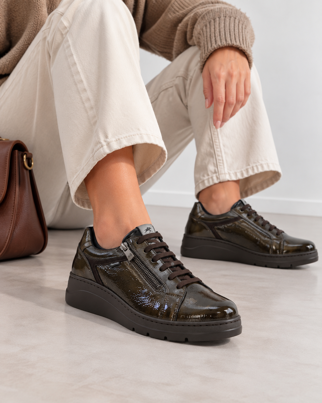 ZAPATO CASUAL MUJER PLANO FLUCHOS POMPASF1666 CHAROL OLIVA