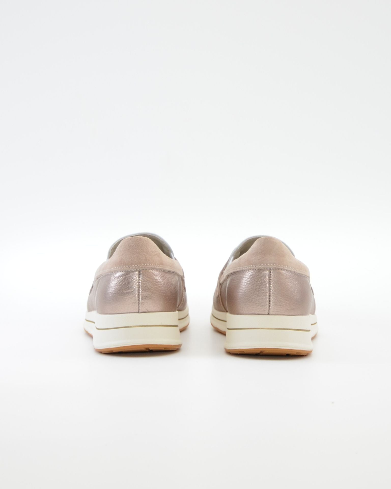 MOCASIN MUJER BLANCO Y METALIZADO CON ADORNO EN PIEL TREINTAS 4501