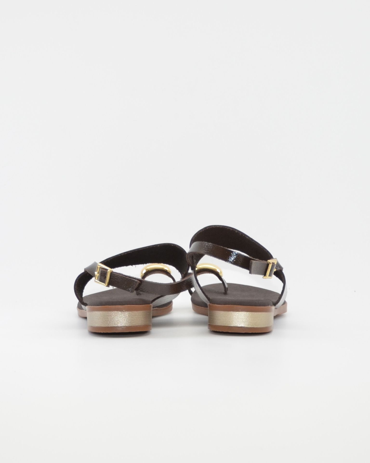 SANDALIA PLANA MUJER DEDO EN COLOR CHAROL MARRON PLANTA DE GEL OH MY SANDALS 5862