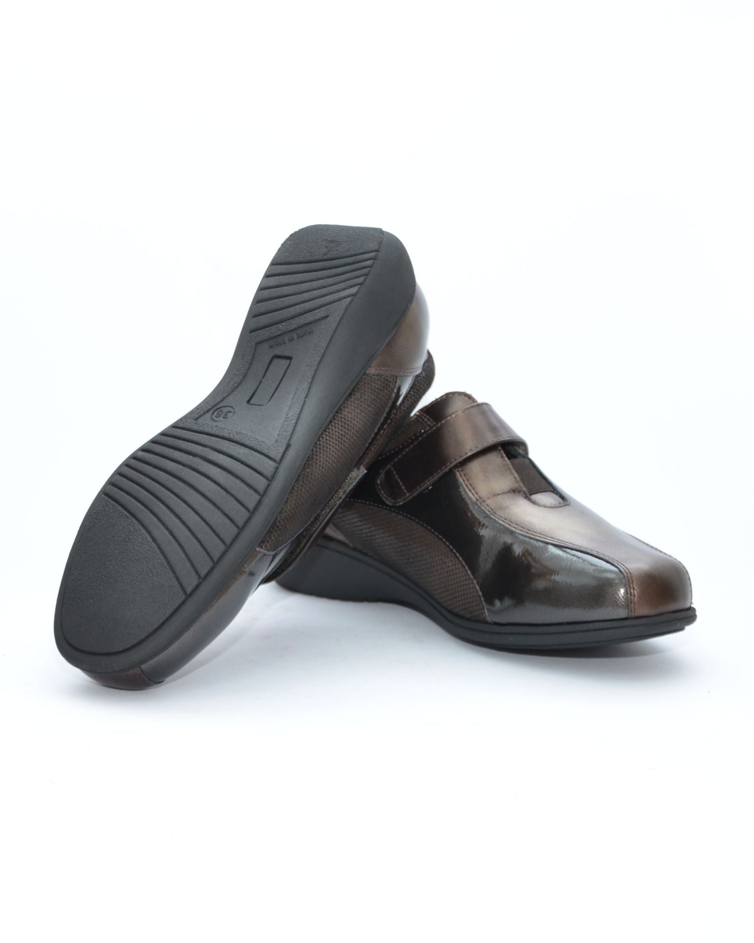 ZAPATO MUJER ANCHO ESPECIAL PLANTILLA EXTRAIBLE CHAROL MARRON