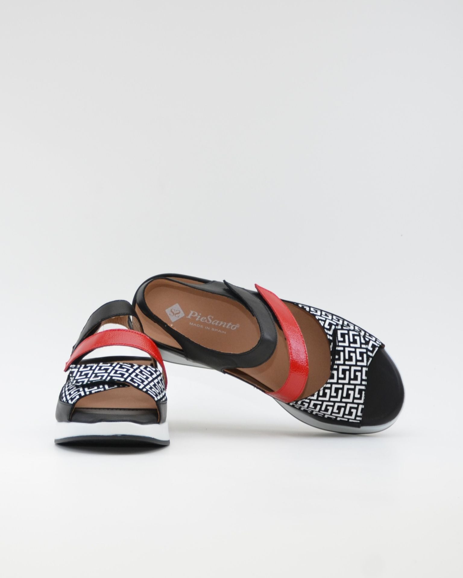 SANDALIA PLANTILLA EXTRAIBLE MUJER TRES VELCROS ANCHO ESPECIAL COLOR NEGRO Y ROJO PIE SANTO 260423