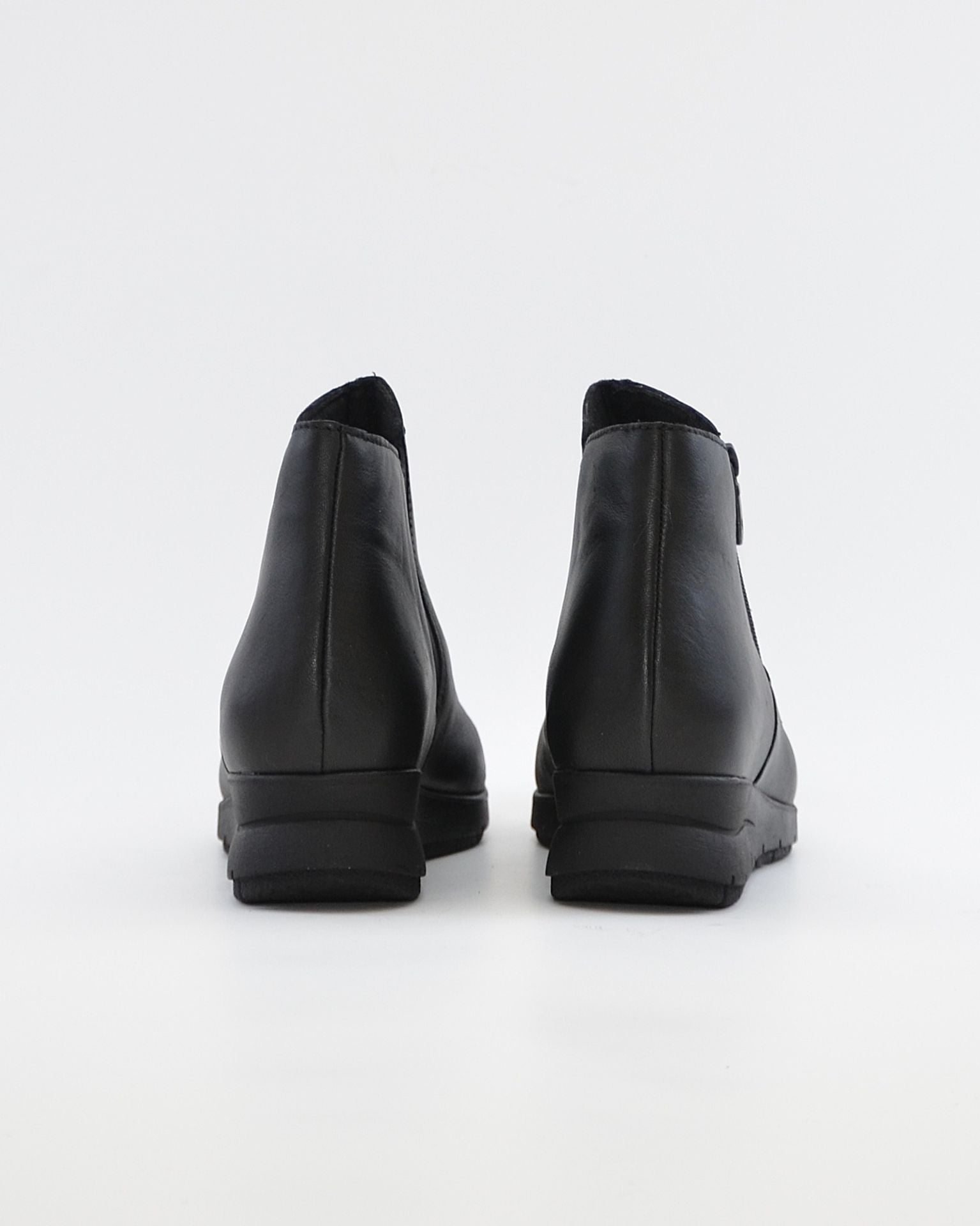 BOTINES DE MUJER CON CUÑA BAJA Y CREMALLERA COLOR NEGRO VALERIAS 2801