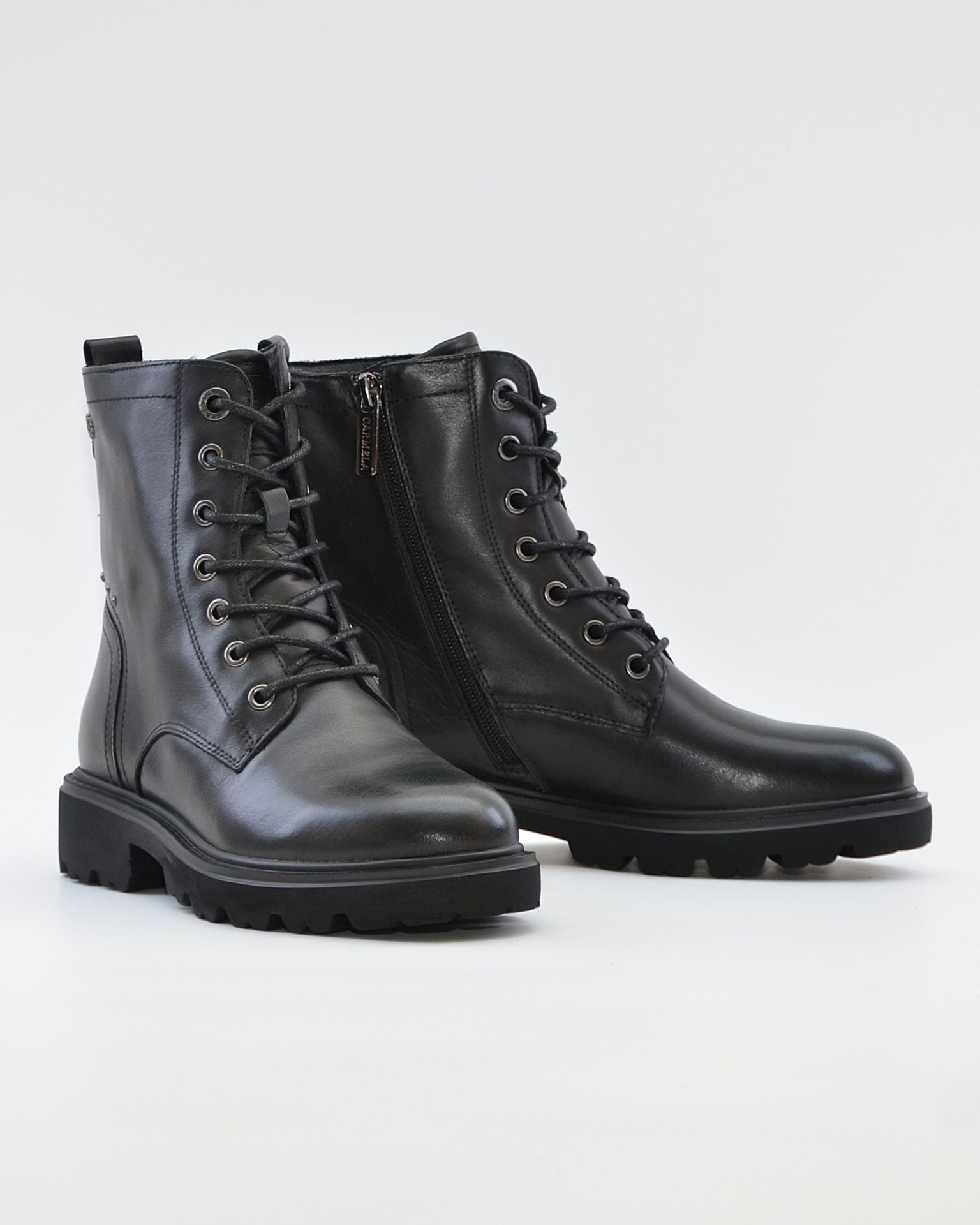 BOTA TIPO MILITAR PIEL COLOR NEGRO CARMELA 164337
